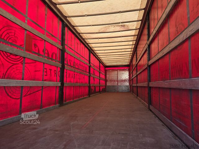 Semi-remorque bâchée Schwatzmüller J Serie