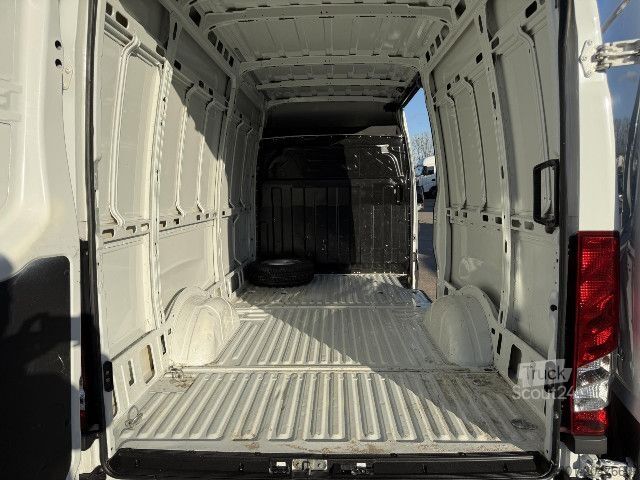 Slēgtais furgons IVECO 35S14V Klima