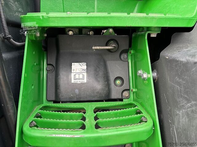 Трактор John Deere 8320R Interne Nr. 1898