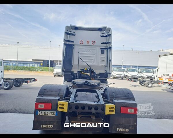 Tracteur routier standard IVECO TRATTORE STRADALE IVECO STRALIS 460 LNG METANO