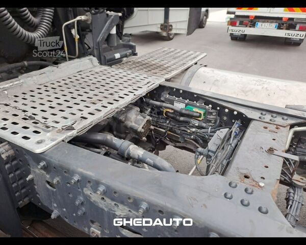 Standardni vlačilec IVECO TRATTORE STRADALE S - WAY 460 LNG METANO