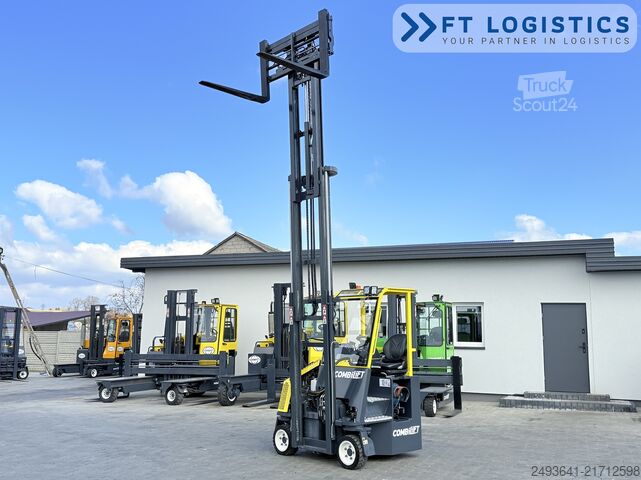 Carretilla retráctil de 4 vías Combilift CB2500 GAS TRIPLEX 4900 FORK POSITIONER