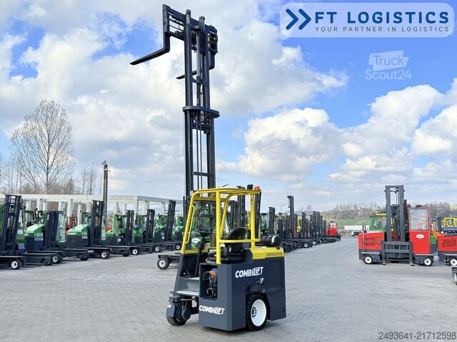 Carretilla retráctil de 4 vías Combilift CB2500 GAS TRIPLEX 4900 FORK POSITIONER