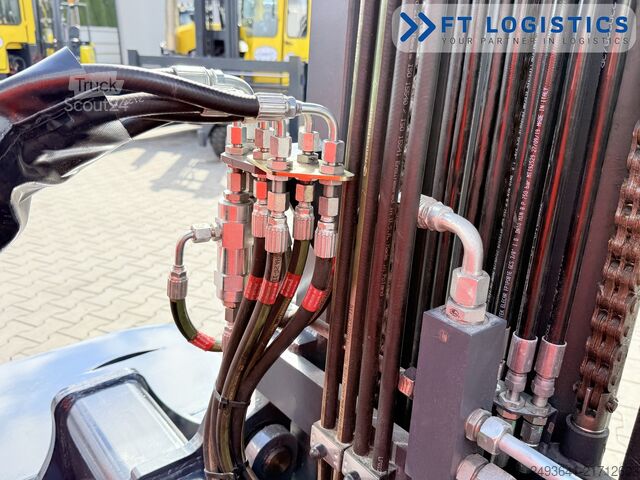 Carretilla retráctil de 4 vías Combilift C3000ET TRIPLEX 5940 WIDE FORK POSITIONE