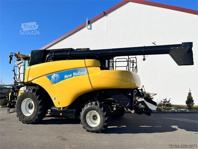  New Holland CR 980 mit Smart Steer Lenksystem, Schneidwerk opt