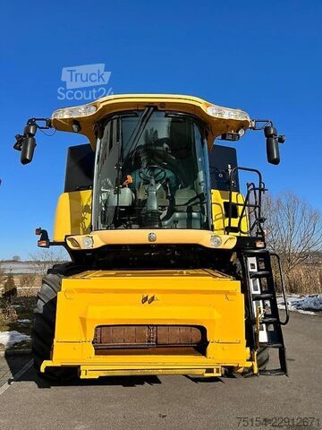  New Holland CR 980 mit Smart Steer Lenksystem, Schneidwerk opt