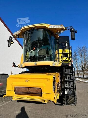  New Holland CR 980 mit Smart Steer Lenksystem, Schneidwerk opt