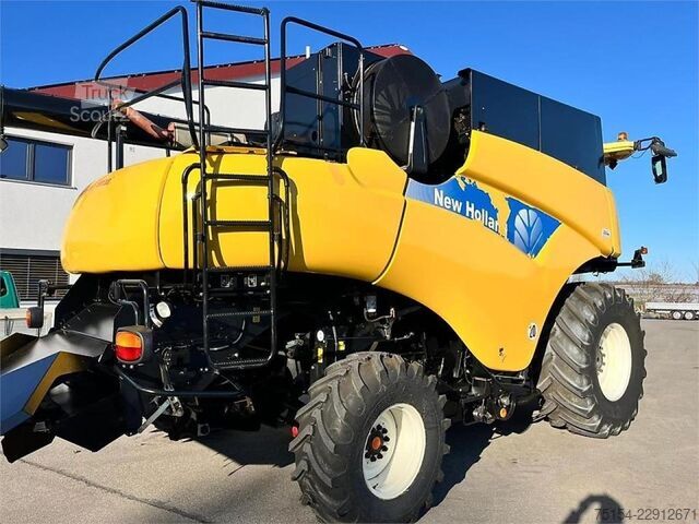  New Holland CR 980 mit Smart Steer Lenksystem, Schneidwerk opt