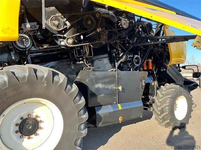  New Holland CR 980 mit Smart Steer Lenksystem, Schneidwerk opt