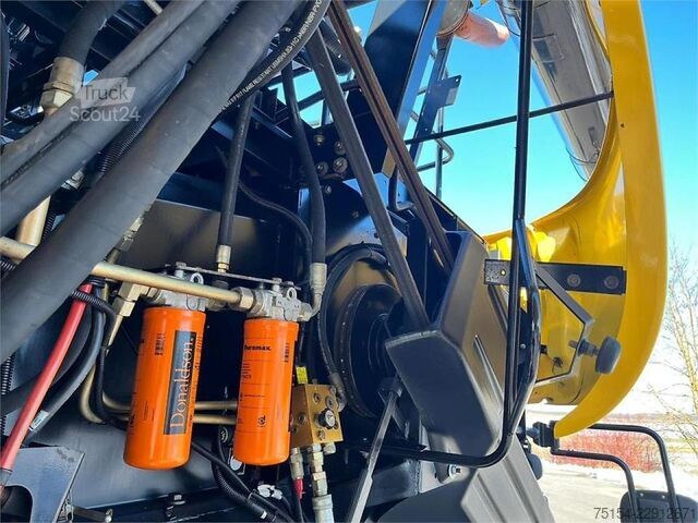  New Holland CR 980 mit Smart Steer Lenksystem, Schneidwerk opt