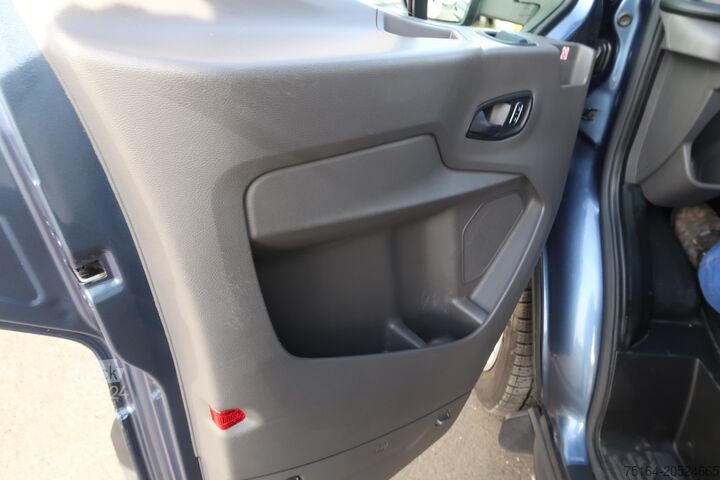 Transporter with suitcase Ford Transit