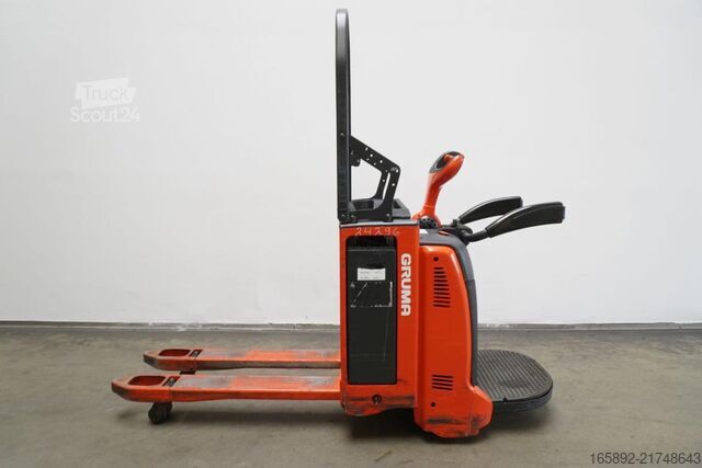 Transpallet elettrico con operatore a bordo in piedi Linde T 20 AP 131