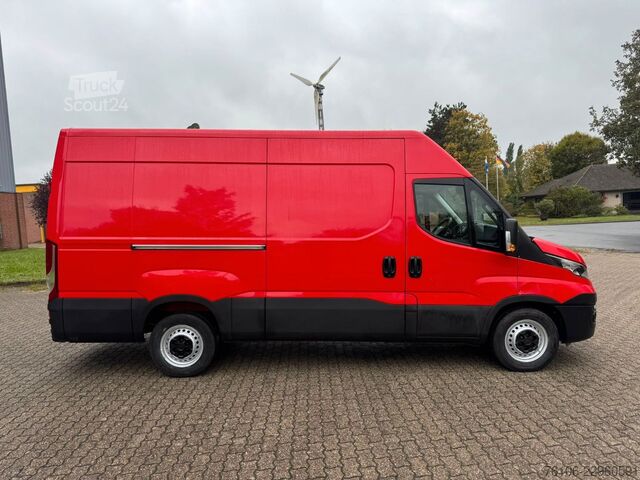 Furgão de painéis IVECO Daily 35S16 Hi-Matic Kastenwagen L2H2*2 Stück*