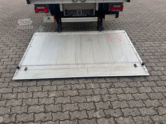 Koelwagen met geïsoleerde laadbak IVECO Daily 35C14 Tiefkühlkoffer mit LBW **Carrier***