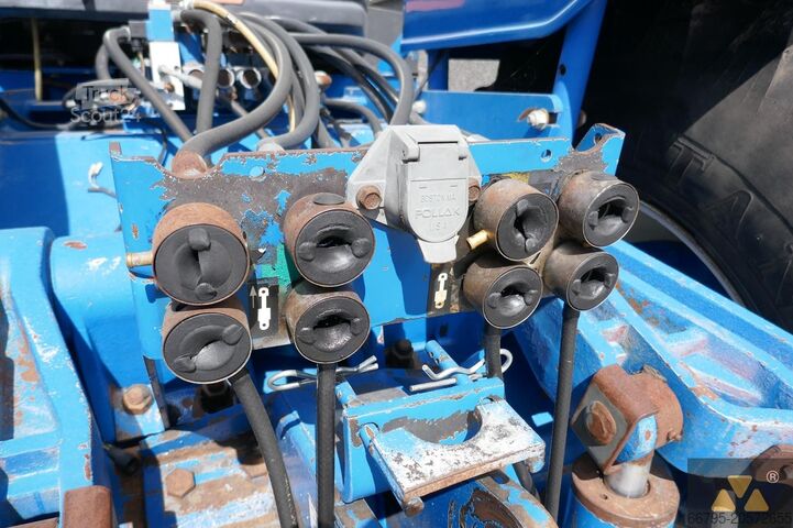 Traktorius New Holland 9482