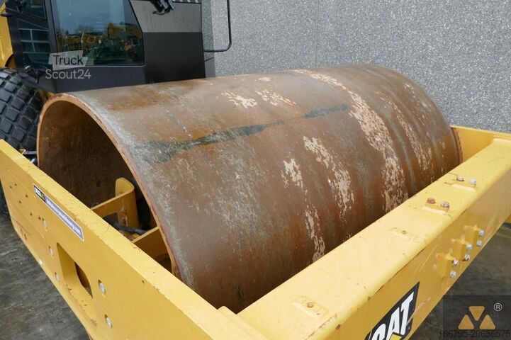 однобарабанный каток Caterpillar CS66B