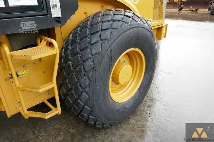 однобарабанный каток Caterpillar CS66B