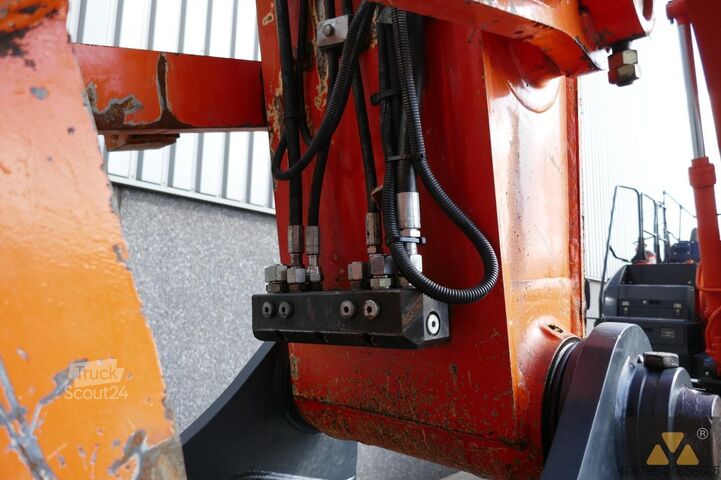 Excavator pe șenile Hitachi ZX300LC-6