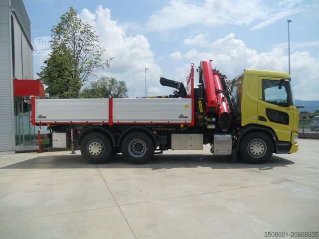 Lastbil med kran og trilateral tipper DAF XD 450