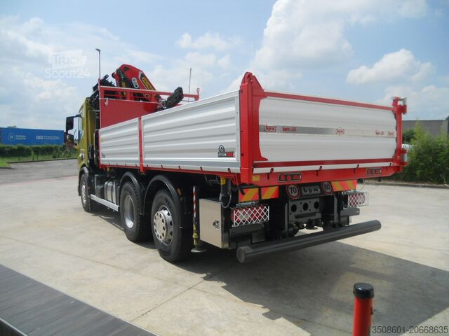 Lastbil med kran og trilateral tipper DAF XD 450