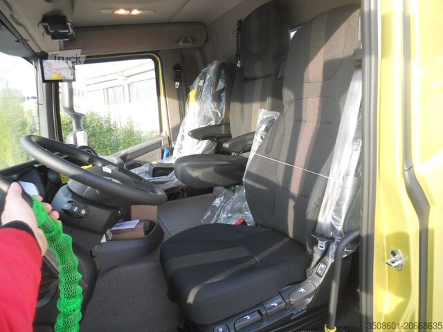 Lastbil med kran og trilateral tipper DAF XD 450