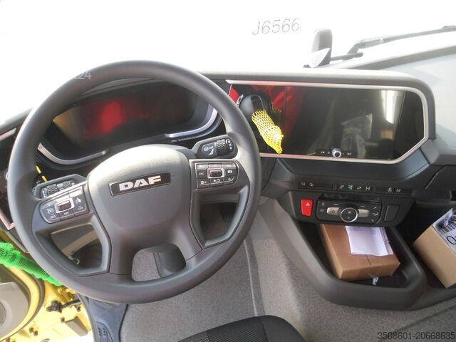 Lastbil med kran og trilateral tipper DAF XD 450