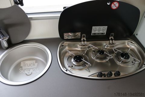 Напівінтегрований кемпер Bürstner Limited T 690 G