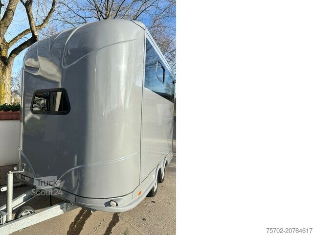 مقطورة نقل المواشي  Anka Steinsberger 2-Pferdeanhänger mit Bett