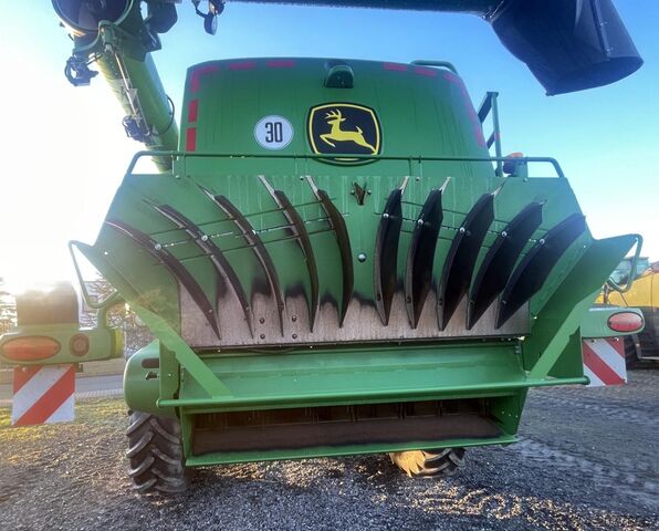 Kombajn za žetev in mlatev John Deere T 670 i