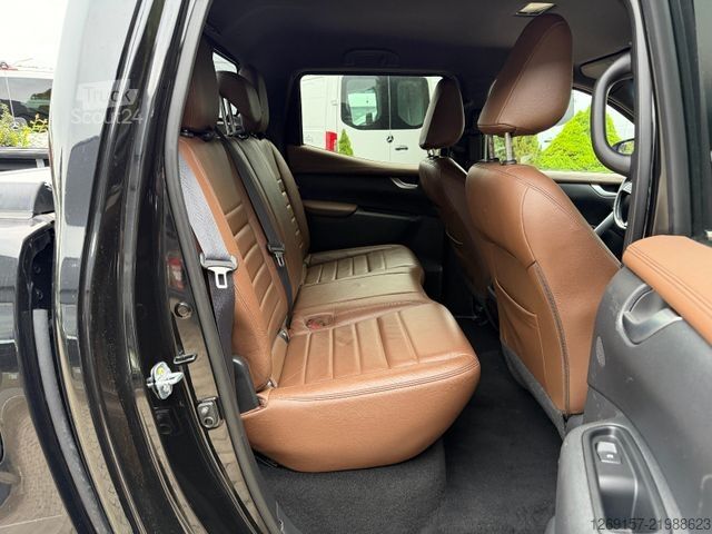 Furgon MERCEDES-BENZ X250d 4x4 Doppelkabine Allrad Schneepflug Schild