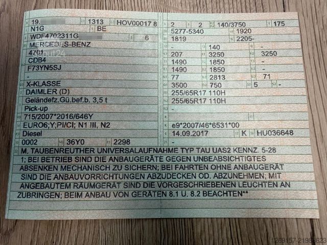 Furgon MERCEDES-BENZ X250d 4x4 Doppelkabine Allrad Schneepflug Schild