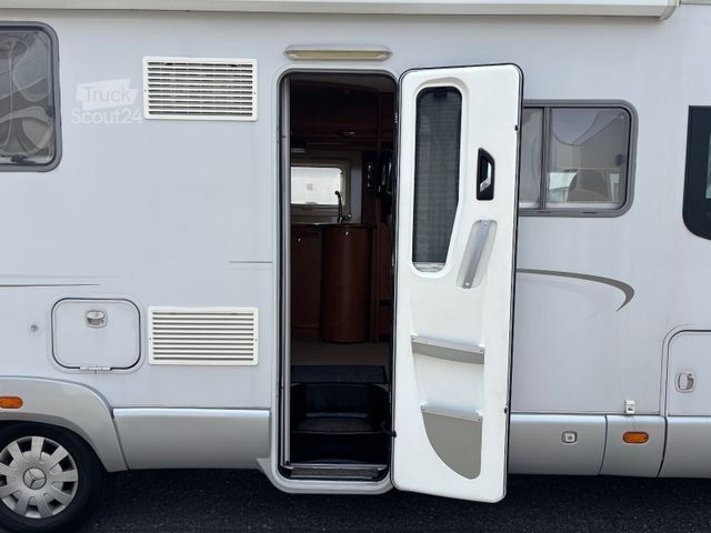 Integrovaný karavan RAPIDO 996M Aut./Hubbett/Klima/Solar/SAT/TV/AHK-2t