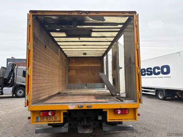 Iveco Eurocargo 120E25 + SĀNU DURVIS + MANUĀLĀ ĀTRUMKĀRBA + 12 t + 136 032 km + EURO 6 TR2113 Iveco Eurocargo 120E25 + ZIJDEUREN + MANUAL + 12t + 1...