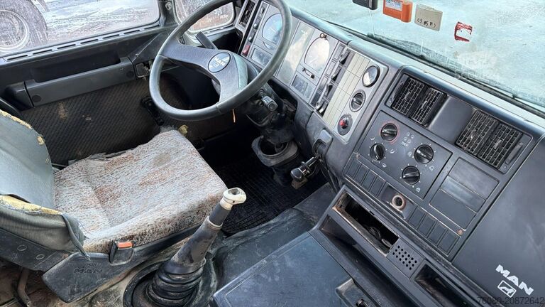 Șasiu cu cabină MAN 27.403 (6 CYLINDER / STEEL SUSP. / LAMES / BIG ...