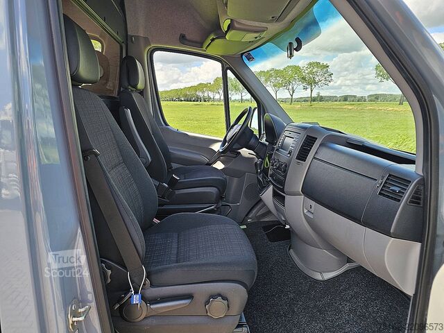 Matkalaukku MERCEDES-BENZ SPRINTER 319 V6 3.0L ac aut EURO6