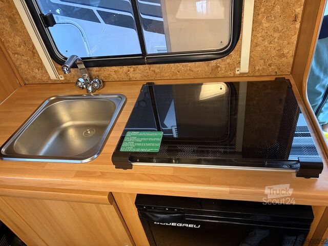 Autorulotă semi-integrată Elnagh Marlin Slim 2