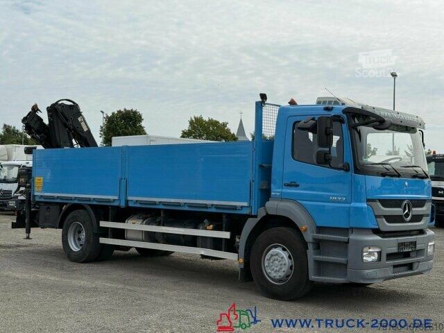 Vrachtauto met open laadbak Mercedes-Benz Axor 1833 Hiab 122 ES-3 10m=1,2t. faltbar remote