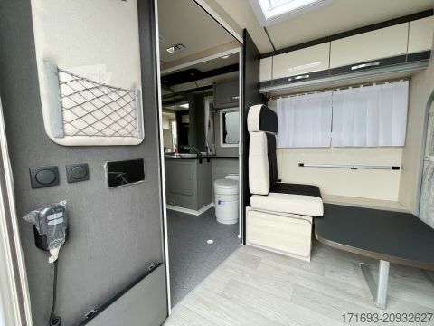 Autorulotă semi-integrată Across Car Aero 689 CDH barrierefrei mit Kassettenlift