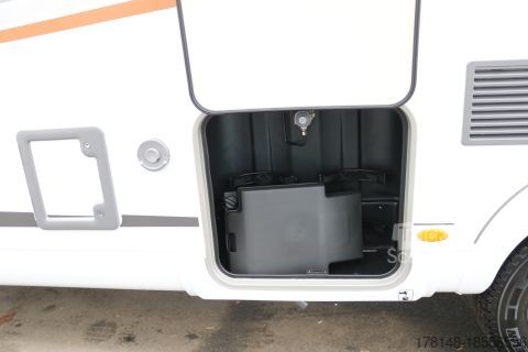 Ημιενσωματωμένο αυτοκινούμενο τροχόσπιτο Bürstner Lyseo TD 690 G