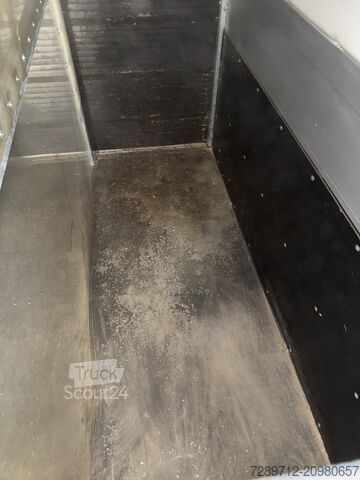 At taşıma römorku Blomert 