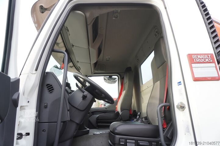 Flatbed truck with crane Renault C280 DTI 8 / FASSI crane 5.6T / range 8m