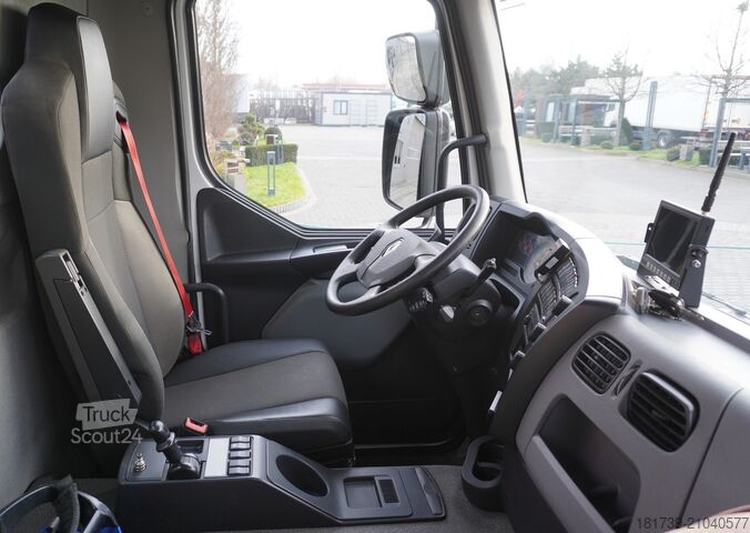 Flatbed truck with crane Renault C280 DTI 8 / FASSI crane 5.6T / range 8m