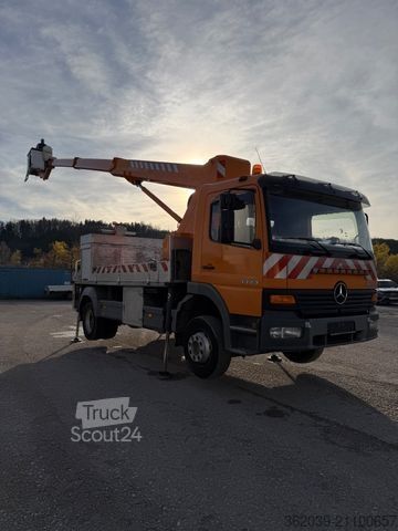 Lastbilsmonterad arbetsplattform MERCEDES-BENZ 1323 HUBSTEIGER 22 M TOP ZUSTAND