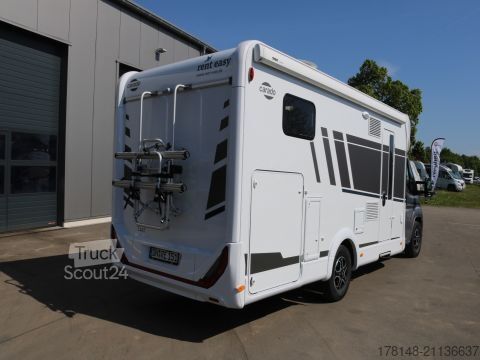 Ημιενσωματωμένο αυτοκινούμενο τροχόσπιτο Carado T 447