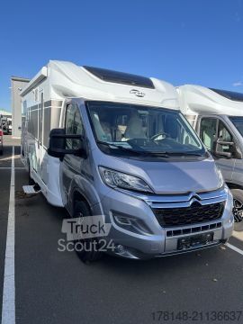 Ημιενσωματωμένο αυτοκινούμενο τροχόσπιτο Carado T 447