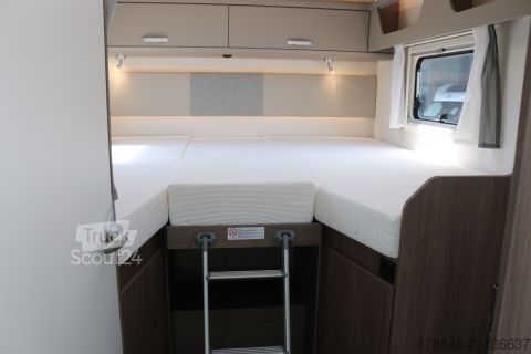 Ημιενσωματωμένο αυτοκινούμενο τροχόσπιτο Carado T 447