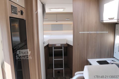 Ημιενσωματωμένο αυτοκινούμενο τροχόσπιτο Carado T 447