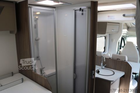 Ημιενσωματωμένο αυτοκινούμενο τροχόσπιτο Carado T 447