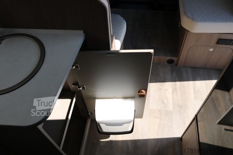 Ημιενσωματωμένο αυτοκινούμενο τροχόσπιτο Carado T 447