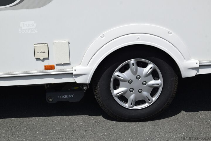 Karavāna SPRITE Super 390 mit Mover und Vorzelt